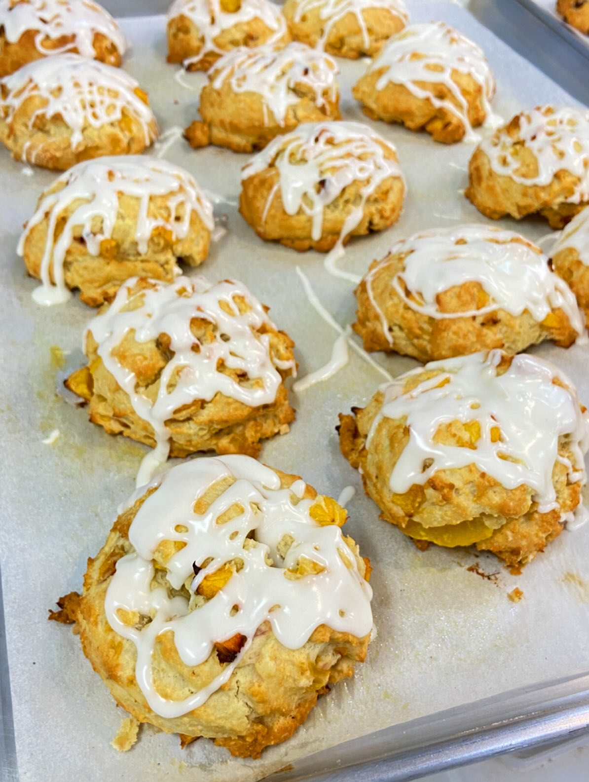 8/7 Cafe Bake - Peaches & Cream Scones